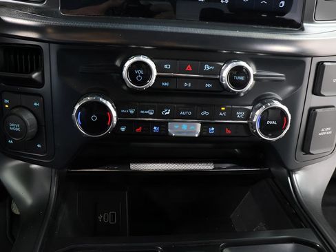 Used 2025 Ford F150 Lariat AWD/4WD image 10
