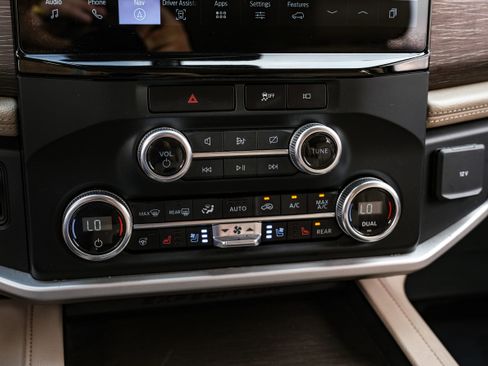 Used 2023 Ford Expedition Max Limited image 27