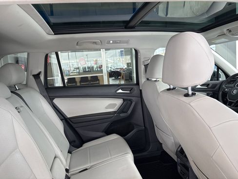 Used 2020 Volkswagen Tiguan SEL image 29