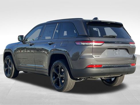 New 2025 Jeep Grand Cherokee Limited w/ Luxury Tech Group II image 30