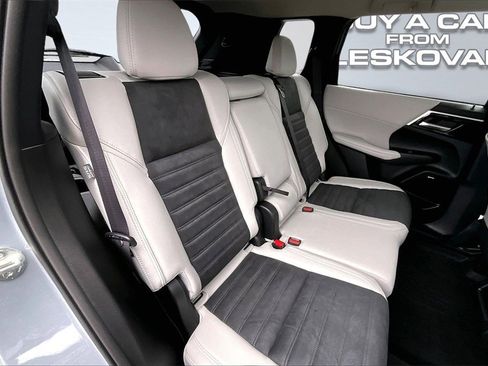 New 2026 Mitsubishi Outlander SE image 9