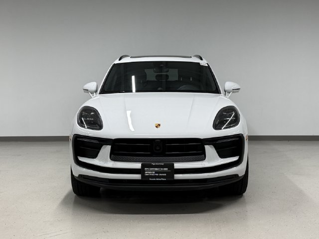 Certified 2026 Porsche Macan AWD/4WD image 7