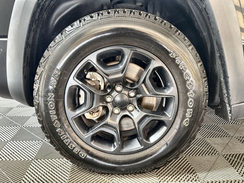 Used 2023 Jeep Cherokee Trailhawk w/ Sun & Sound Group image 12