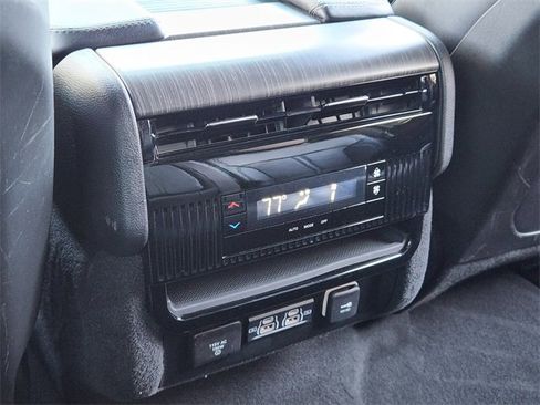 Used 2024 Jeep Wagoneer L Series II w/ Flexible Seating Group image 30