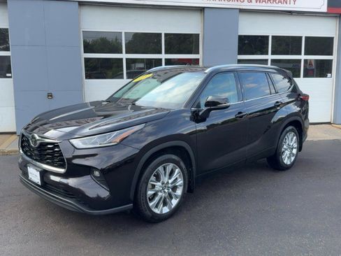 Used 2020 Toyota Highlander Limited AWD/4WD image 2