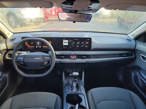 Used 2025 Kia K4 LXS image 24