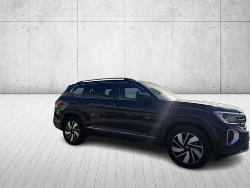 Used 2025 Volkswagen Atlas SEL image 3