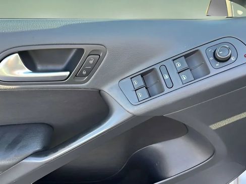 Used 2016 Volkswagen Tiguan S image 10