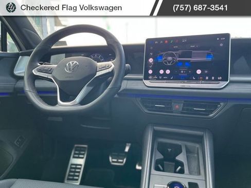 Used 2025 Volkswagen Tiguan SE R-Line AWD/4WD image 30