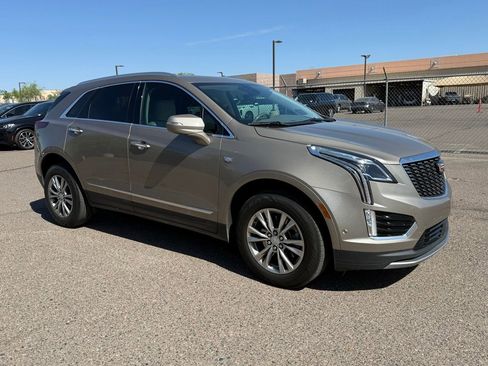 Used 2022 Cadillac XT5 Premium Luxury w/ Technology Package FWD image 3