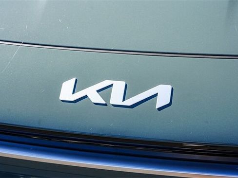 New 2025 Kia Niro SX Touring image 8