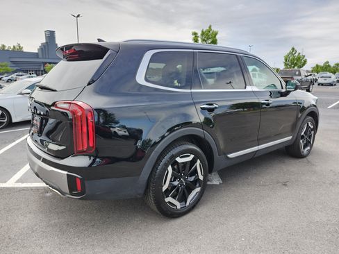 Used 2025 Kia Telluride S FWD image 19