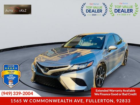 Used 2018 Toyota Camry SE FWD image 1