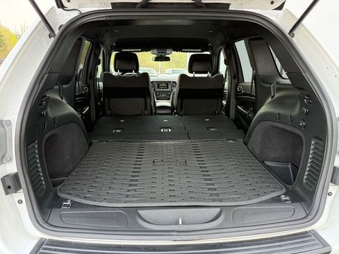 Used 2018 Jeep Grand Cherokee Laredo image 28