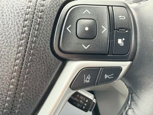 Used 2018 Toyota Highlander XLE AWD/4WD image 21