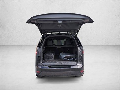 Certified 2024 Land Rover Discovery Dynamic SE image 11