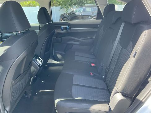 Used 2025 Kia Sorento LX image 47