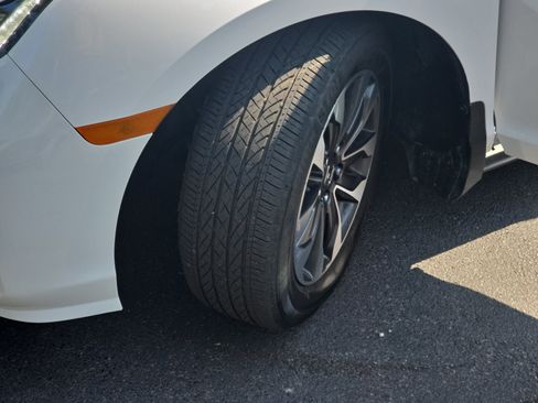 Certified 2024 Honda Odyssey EX-L image 34