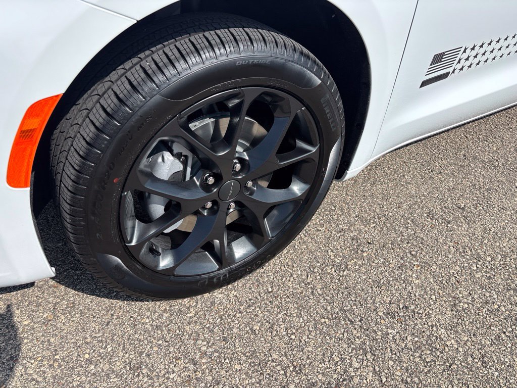 New 2027 Chrysler Pacifica Select AWD/4WD image 9