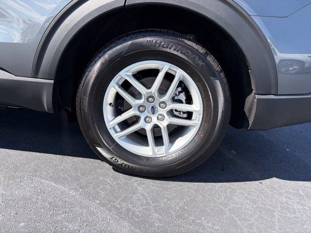 Used 2025 Ford Explorer Active w/ Active Comfort Package RWD image 10