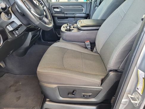 Used 2024 RAM 2500 Big Horn w/ Sport Appearance Package AWD/4WD image 9