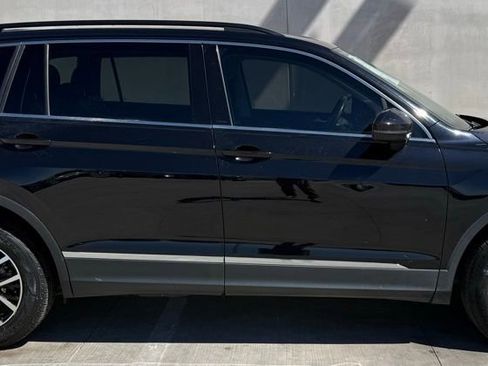 Used 2021 Volkswagen Tiguan SE image 3