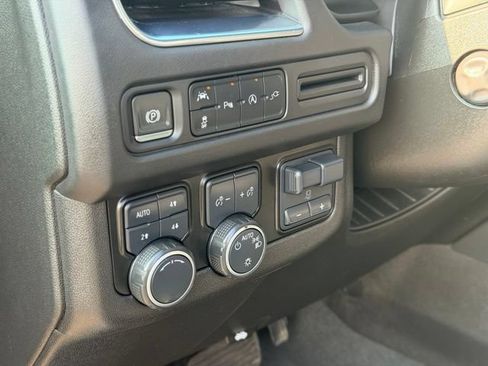 Used 2021 Chevrolet Suburban LT w/ LT Signature Package AWD/4WD image 8
