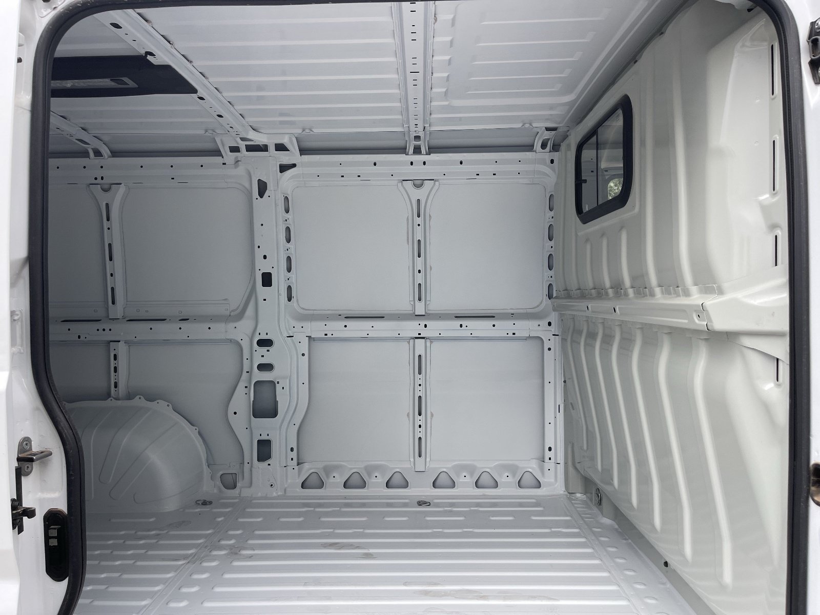 New 2024 RAM ProMaster 1500 w/ Convenience Group FWD image 9