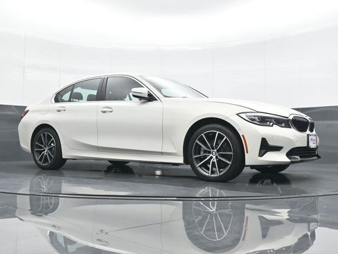 Used 2022 BMW 330i xDrive Sedan w/ Driving Assistance Package image 23