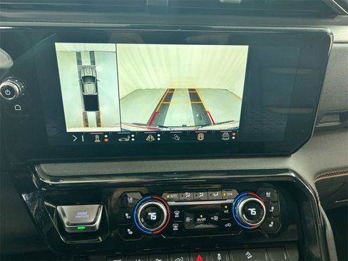 Used 2024 GMC Sierra 2500 AT4 w/ AT4 Premium Plus Package image 15