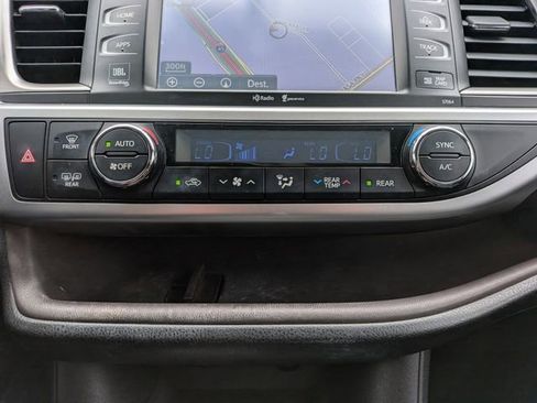Used 2014 Toyota Highlander Limited FWD image 21