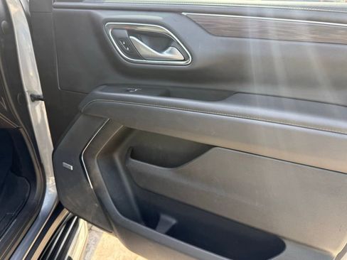 Used 2022 Chevrolet Suburban LT RWD image 39