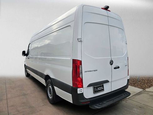 Used 2021 Mercedes-Benz Sprinter 2500 image 5
