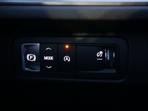 Used 2025 Chevrolet Traverse LT w/ Driver Confidence Package FWD image 23