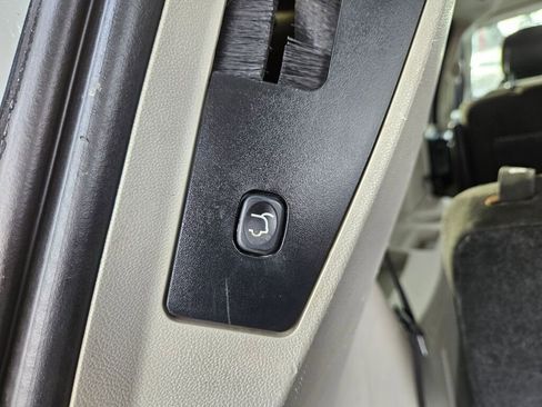 Used 2016 Dodge Grand Caravan SXT w/ Rear Park Assist Package image 10