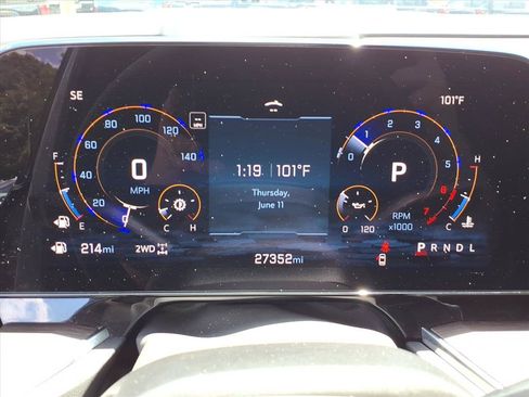 Used 2025 Chevrolet Suburban Z71 AWD/4WD image 27