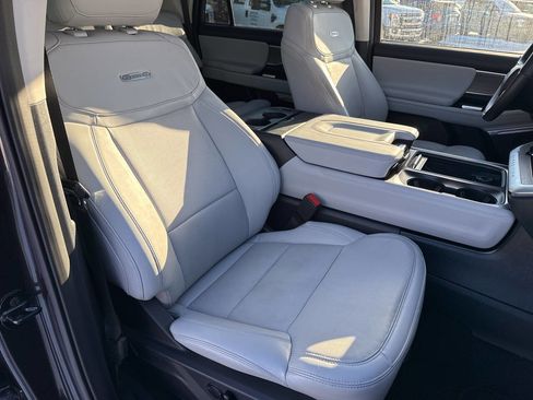 Certified 2025 Ford Expedition Max Platinum image 17