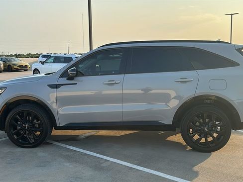 Used 2023 Kia Sorento SX AWD/4WD image 11