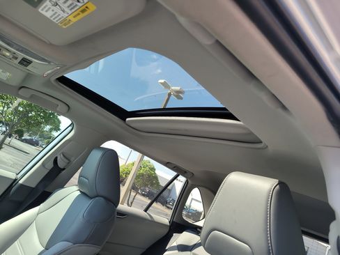 Used 2022 Toyota RAV4 XLE Premium image 23