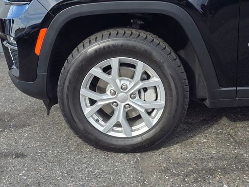 Used 2023 Jeep Grand Cherokee Limited image 4