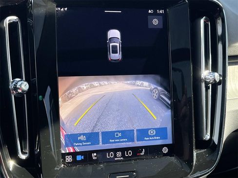 Used 2025 Volvo XC40 B5 Core w/ Climate Package image 33