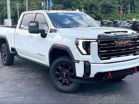 Used 2024 GMC Sierra 2500 AT4 w/ AT4 Premium Plus Package AWD/4WD image 2