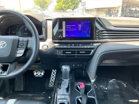 Used 2025 Toyota Camry SE FWD image 15