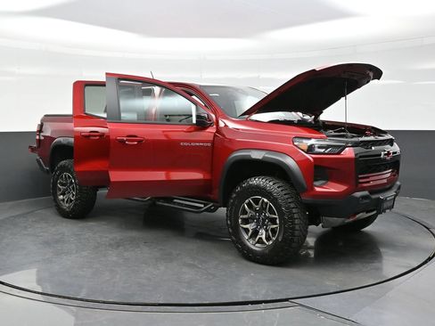 Used 2024 Chevrolet Colorado ZR2 w/ ZR2 Convenience Package III AWD/4WD image 41