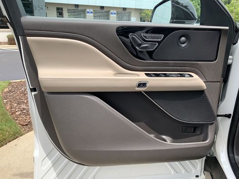 Used 2023 Lincoln Aviator Reserve w/ Equipment Group 201A RWD image 13