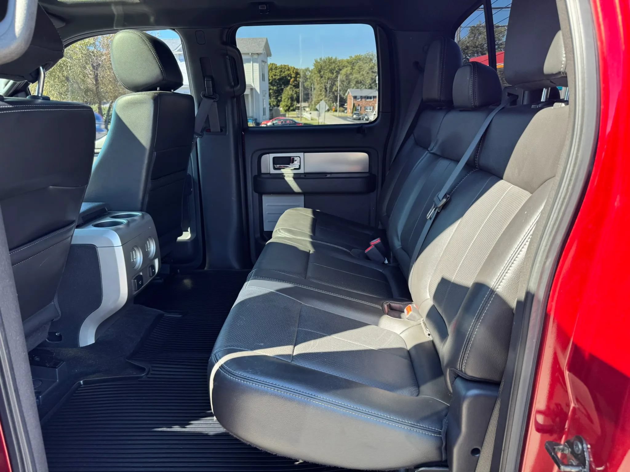 Used 2014 Ford F150 FX4 w/ Equipment Group 402A Luxury AWD/4WD image 28