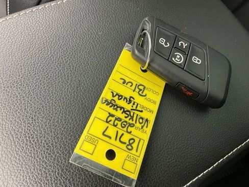 Used 2022 Volkswagen Tiguan SE image 31