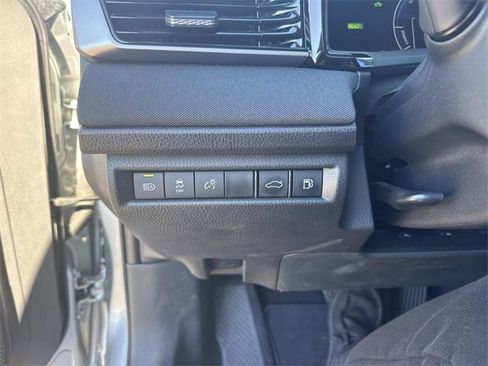 Used 2025 Toyota Camry LE image 28