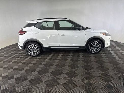 Used 2024 Nissan Kicks SR w/ SR Premium Package FWD image 4