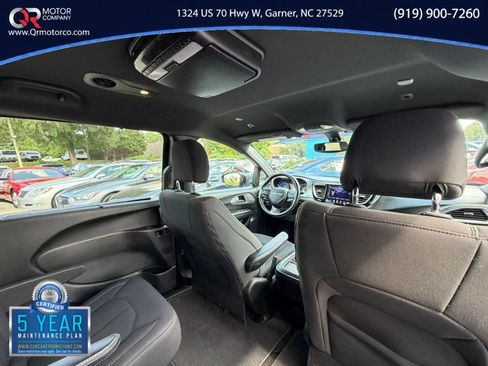 Used 2019 Chrysler Pacifica Touring Plus w/ S Appearance Package FWD image 32
